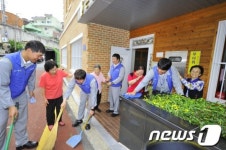 현대중공업 직원들, 릴레이 경로당 봉사활동