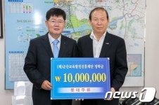롯데주류, 군산교육발전진흥재단에 1000만원 전달