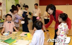 조윤선 장관, SK 행복 어린이집 방문
