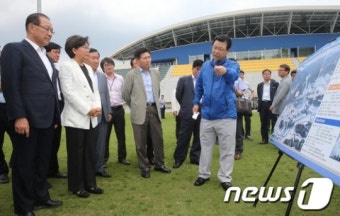 평창올림픽 준비상황 보고받는 황우여 대표