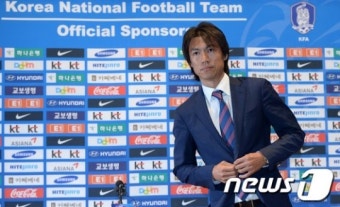 '옷매무새 가다듬고'
