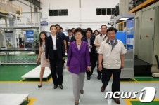 朴대통령, 코리아 에프티 공장 방문