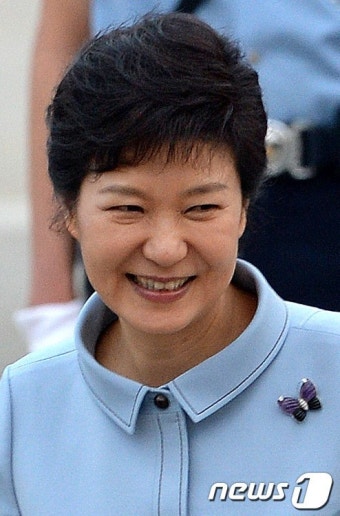방중 마친 박근혜 대통령 '함박웃음'
