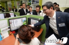 애니메이션 제작과정 둘러보는 김학용 위원장