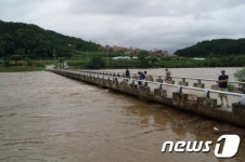 횡성군 갑천면 북천교 불어난 폭우로 쓰레기장