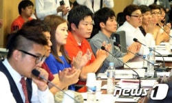 간담회서 박수치는 대학 총학생회장들