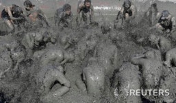 [사진]보령 해변의 '살아있는' 토우(土偶)들