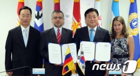 한-콜롬비아 초계함 양도협정서 체결