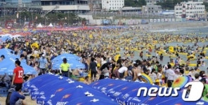 해운대는 지금 물 반, 사람 반