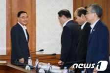 국가정책조정회의 참석하는 정홍원 국무총리