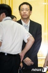 두손 모은 日대사관 정무공사