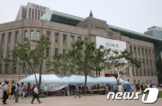 민주당, 광화문에 천막 당사 설치…윤석열 파면 항의 강화