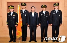 남상호 청장, 인명구조유공자와 기념촬영