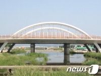 ‘진천대교’ 새단장…랜드마크 부상