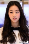소희 볼살이 쏙 빠졌네
