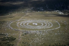 [사진]산 정상의 집단춤