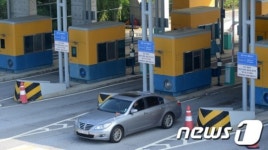 출경하는 개성공단 기업인들