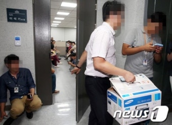 계속되는 이석기 의원실 압수수색