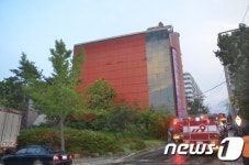 김해 모텔서 화재…1명 중상, 30명 대피