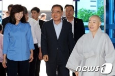 노인종합복지관 찾은 정홍원 총리와 조윤선 장관