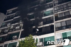 검은연기 내뿜는 성수동 아파트