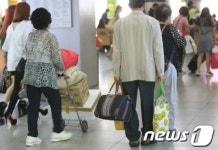추석 귀성 시작…광주·전남 터미널·시장 북적(종합)