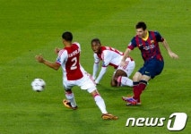[UCL] 바르셀로나, 4-0 대승…메시 해트트릭