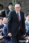 미소 짓는 이명박 전 대통령