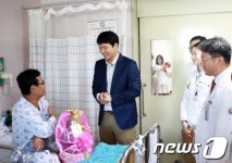 배우 김상경,  촬영 중 전대병원 깜짝 위문