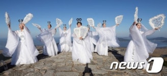 마니산서 성무 펼치는 칠선녀