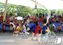 덩실덩실, 탈춤판이 벌어졌네
