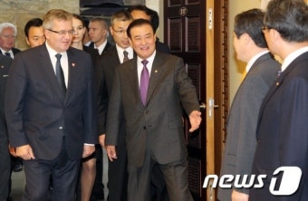 폴란드 대통령 접견하는 국회의장