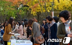 정동길 걸으며 축제도 즐기고