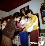 이순자 여사 건강하게 자라다오