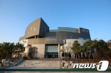 태안군립 중앙도서관 내년 2월 정식 개관