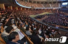 체육관 가득찬 수험생과 학부모들