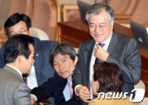 검찰 불기소 문재인, '미소의 의미는?'