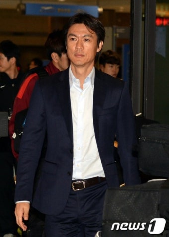 귀국하는 홍명보 감독