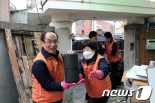 [단신] 대전둔산우체국, 사랑의 연탄 나눔 봉사