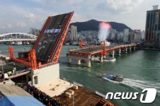 부산 영도대교 47년만에 도개기능 회복