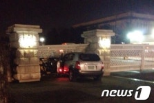 국회 정문 들이받은 승합차, 왜?