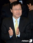 떠나는 길태기 대검차장 배웅하는 김진태 총장