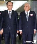 개성공단 우리기업 판매전 찾은 황우여-김한길