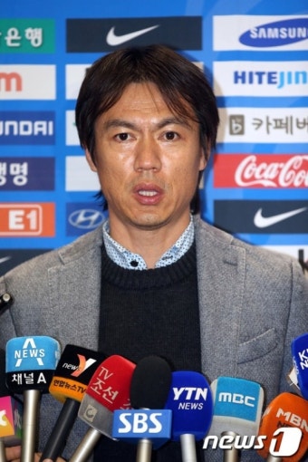 홍명보 감독, 귀국 인터뷰