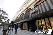 성수역에 수제화 매장이 생겼어요