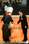축하받는 군 요리왕