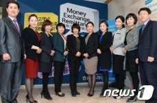 고객이 크레파스로..울긋 불긋 물든 농협銀 영업점