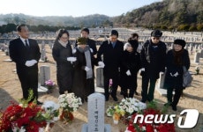 사병 묘역의 故 채명신 장군의 묘비