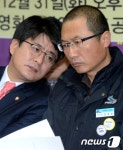 이야기 나누는 박원석 의원과 김명환 위원장