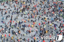 얼음판 수 놓는 관광인파